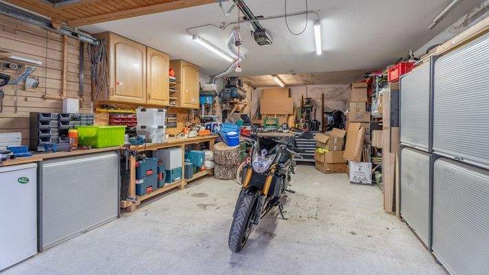 Sehr geräumige Garage
