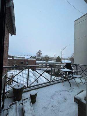 Verschneiter Balkonblick