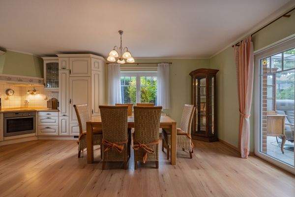 Küche und Esszimmer