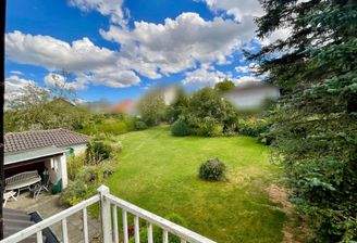 Blick vom Balkon in den Garten