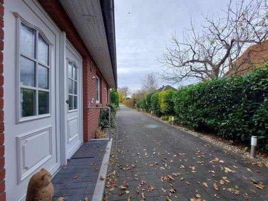 Hauseingang mit Auffahrt