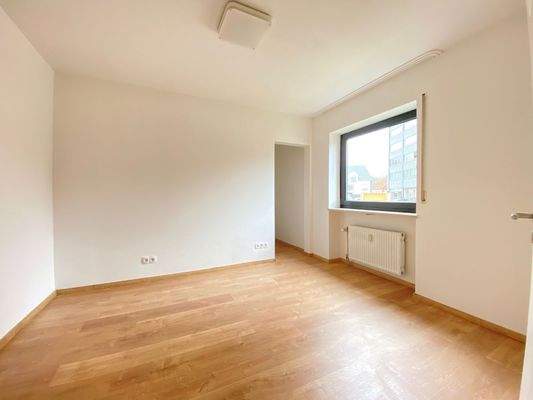 Schlafzimmer mit Ankleide 