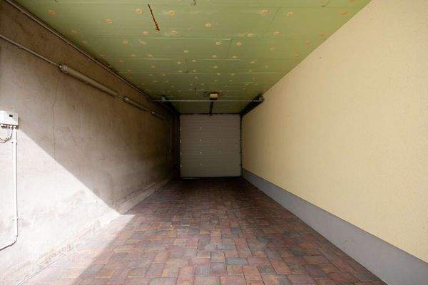 Durchfahrt / Garage 1