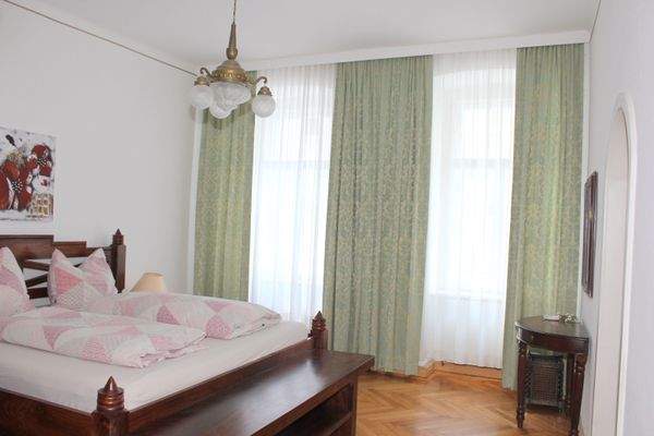 Großes Schlafzimmer