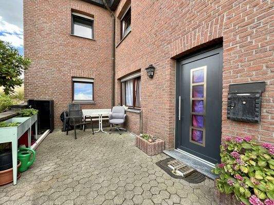 Hauseingang/Terrasse ELW