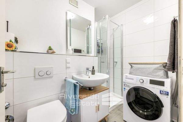 Grundsaniertes Duschbad mit WM-Anschluss