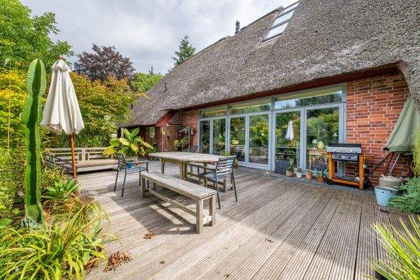 Tangstedt-Denkmalgeschütztes-Reetdachhaus-mit Baugrundstück-25