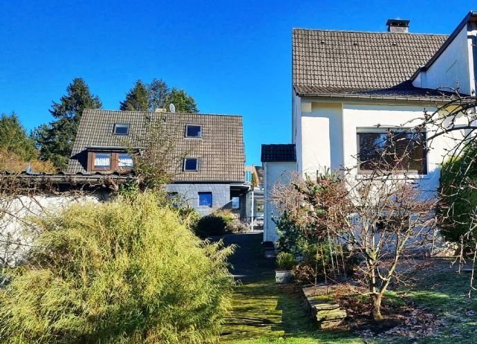 Reihenendhaus mit großem Garten und 3 Garage in ruhiger Lage von Lüdenscheid