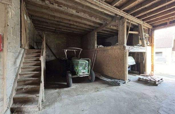 Sicht in ein Nebengebäude