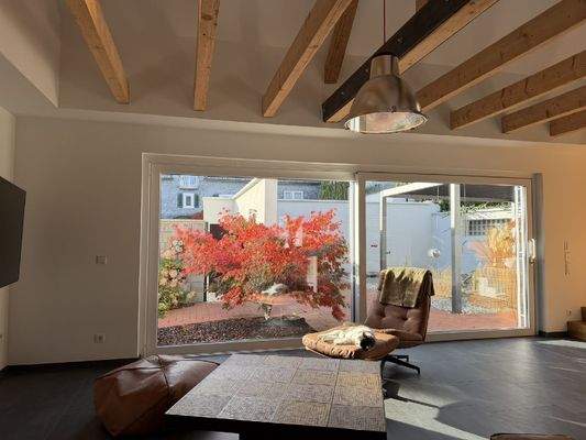 heller und offener Wohnbereich