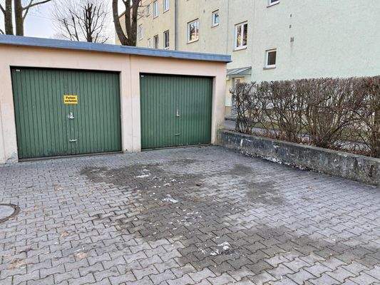 Einzelgarage mit Stellplatz