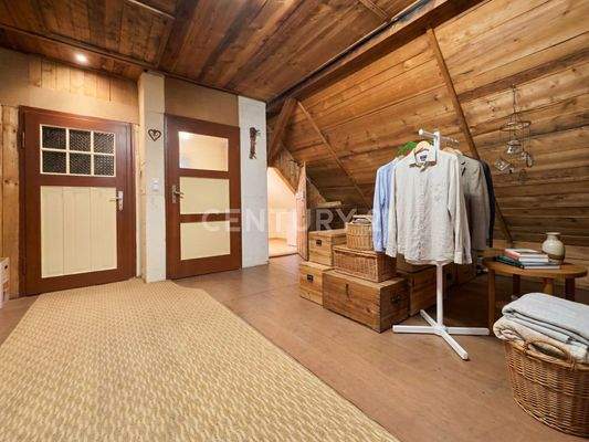 Ausbaufähiges Dachgeschoss (KI-bereinigt)