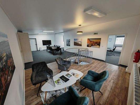 Großer Aufenthaltsbereich im OG