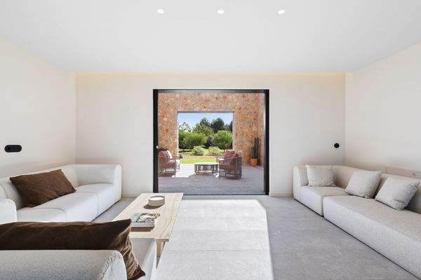 Offenes Wohnkonzept mit Blick ins Grüne