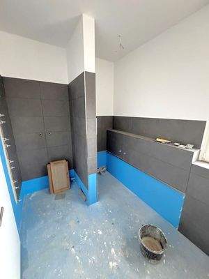 ...mit Wanne + Dusche