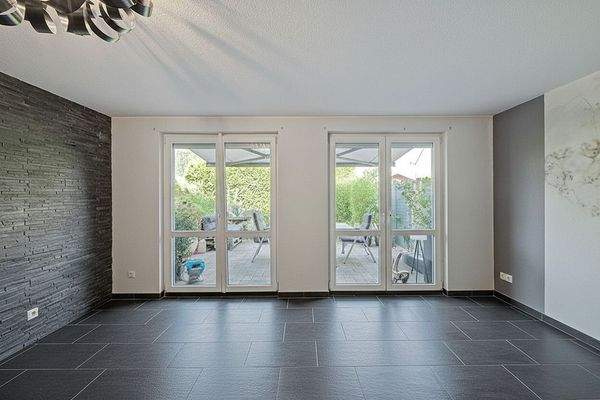 Terrassenblick (Kaminofen befindet sich auf der linken Giebelwand)