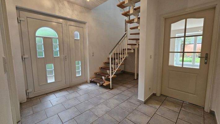 11,3 m² Diele mit Ost-Haustür