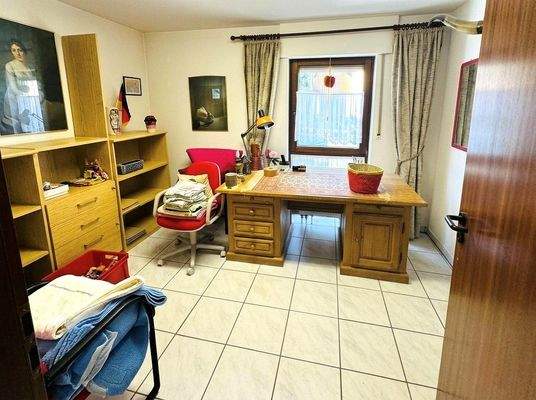 Gäste-Arbeitszimmer EG.jpg