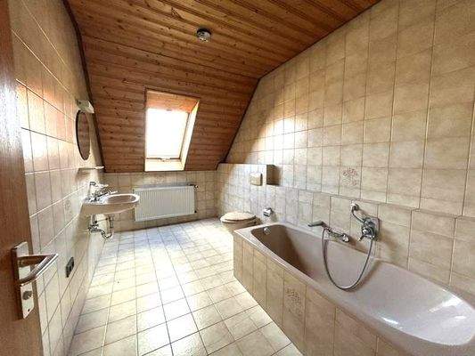 Badezimmer im Dachgeschoss