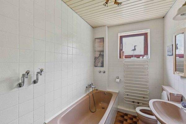 2. Wohneinheit: Vollbad EG