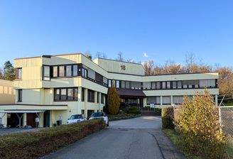 Gebäudeansicht/Zufahrt