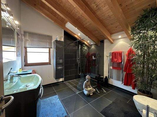 Badezimmer 2 im Obergeschoss