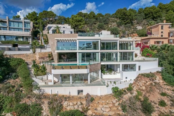 Spektakuläre und hochwertige Neubau-Villa in Canyamel mit atemberaubenden Meerblick