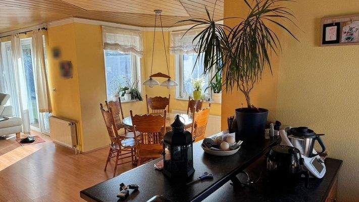 Küche mit Essbereich