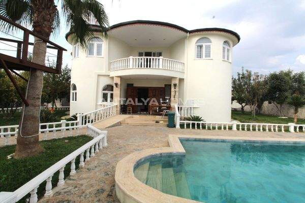 9-Bedroom Villa Near Golf and Sea in Antalya Kadriye