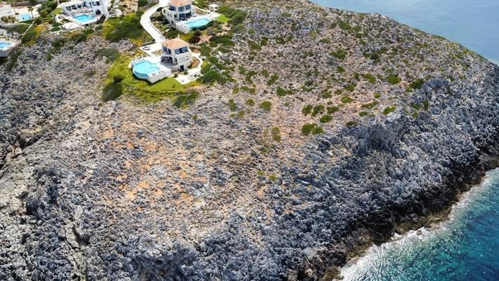 Kreta, Akrotiri: Großes Grundstück am Meer zu verkaufen