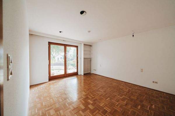 Räumlichkeiten Erdgeschoß-Schlafzimmer2.2