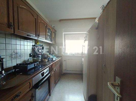 Die Küche in Blickrichtung Fenster