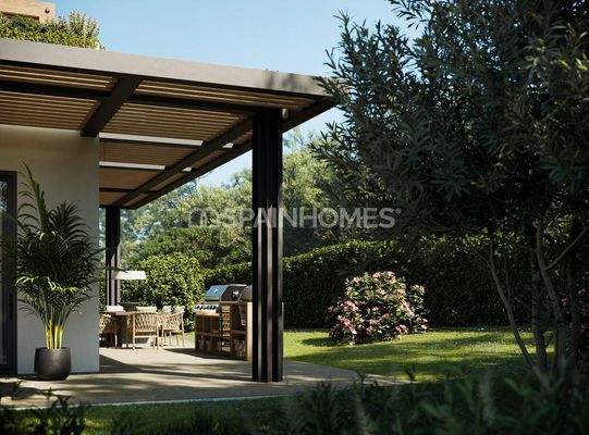 Lands with Building License Near the Beach in Estepona