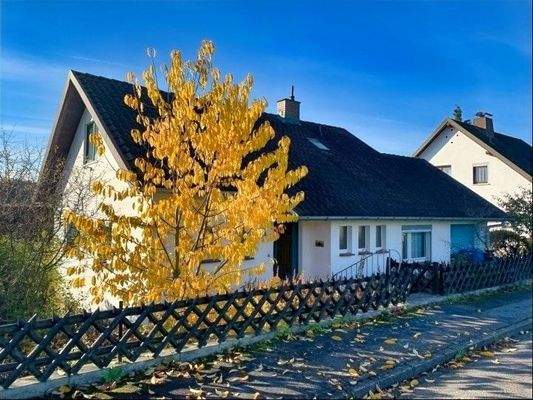 Ansicht Straßenseite mit Ostgiebel