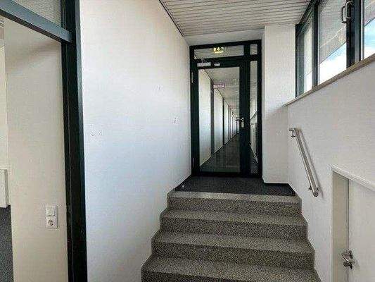 Zugang Bürofläche 5. OG