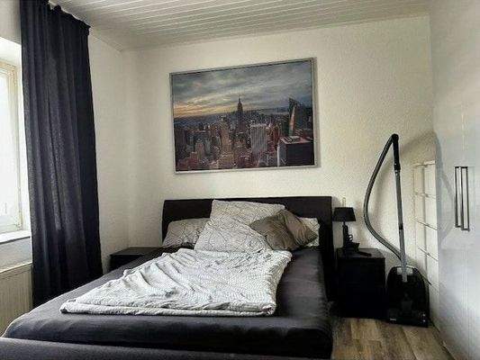 UG links Schlafzimmer