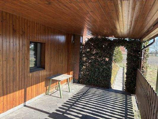 überdachte Terrasse