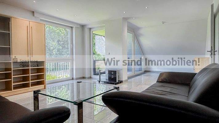 Wohnzimmer mit Loggia im OG