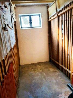 Kellerabteil mit Fenster