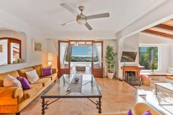 Living area in villa in Bendinat 7