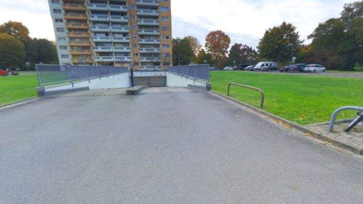 Einfahrt zur Tiefgarage.