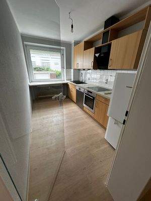 Moderne Küche mit Geräten