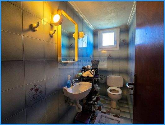 9439d81ffc0149529ec22920669cc63d-original