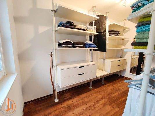 Begehbarer Kleiderschrank