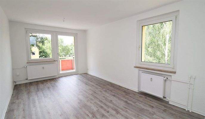 Wohnzimmer mit Giebelfenster 