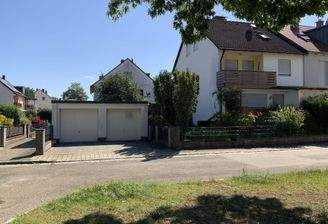 Großes Doppelhaus mit Doppelgarage