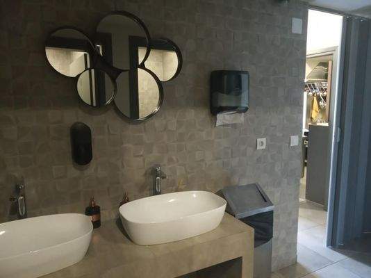 Kreta, Perivolia: Riesiges Anwesen mit Café und Swimmingpool in der Nähe des Zentrums von Chania zu verkaufen