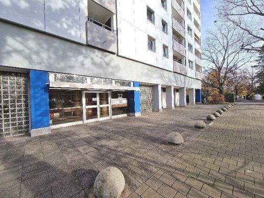 Eingang Mehrfamilienhaus