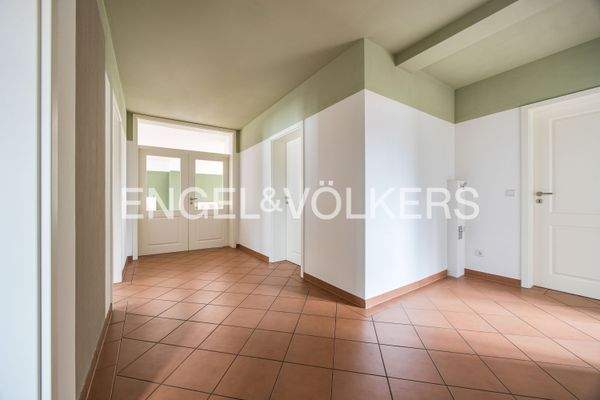 Schlossartiger Dielenbereich mit Fußbodenheizung u