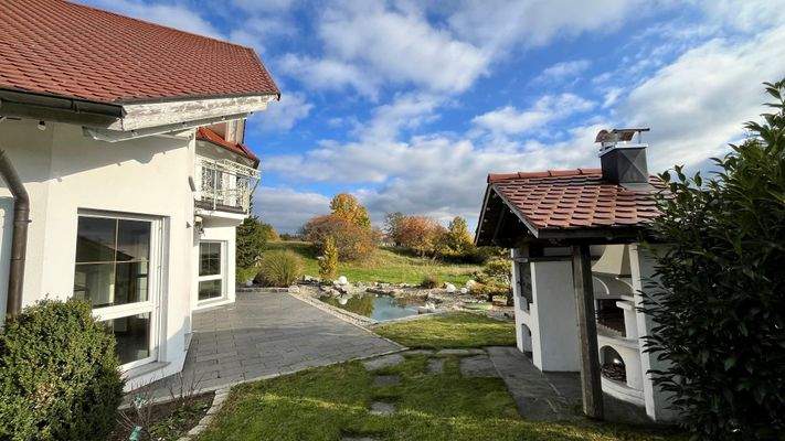 Terrasse, Schwimmteich, Grillhäuschen
